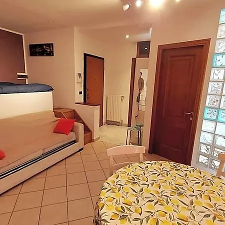 Hotell Near The Metro. 3*